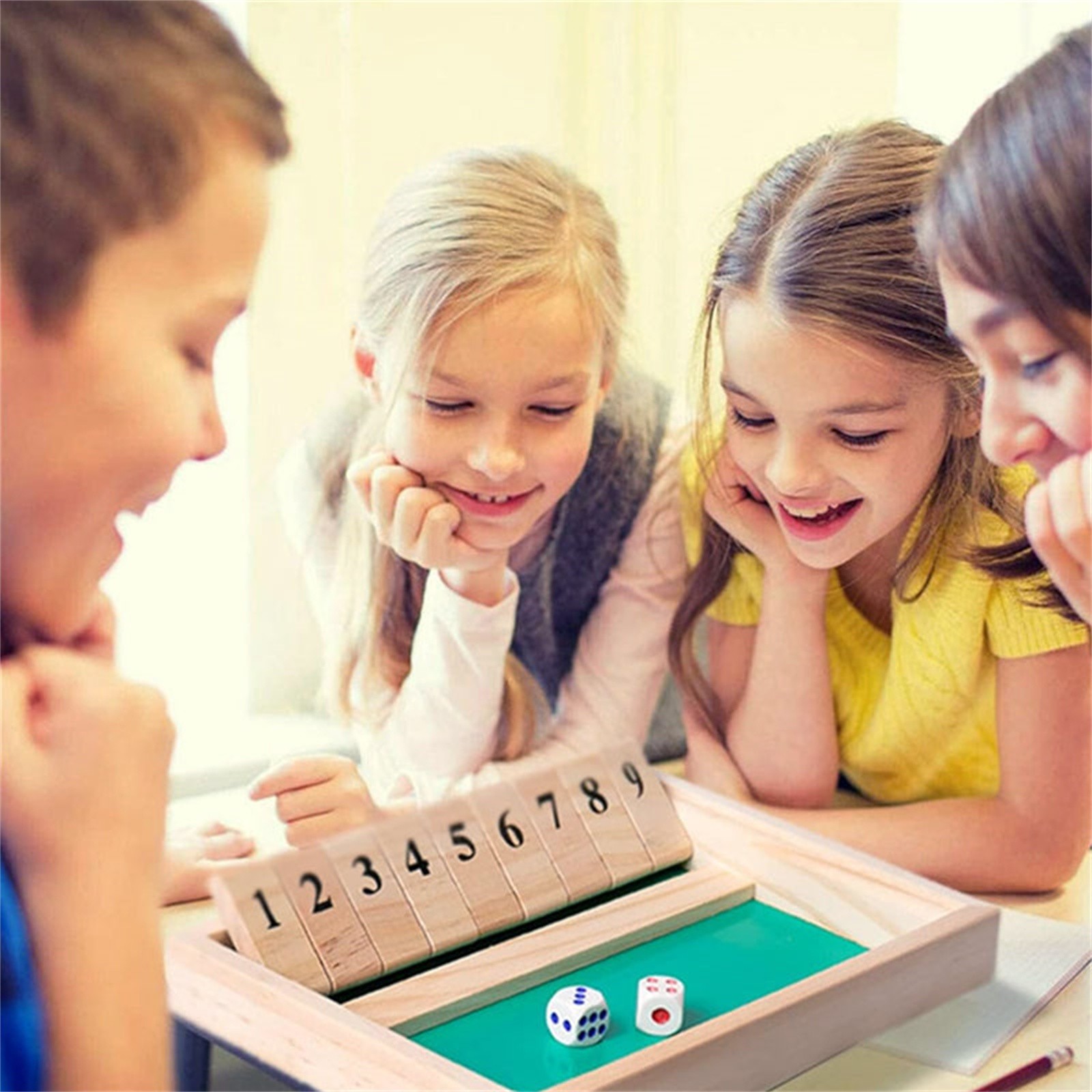 Chiudi la scatola Dadi Board 2 - Party Games For 3 People recensione e prezzo
